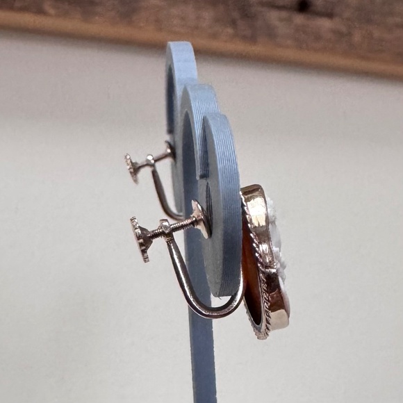 Vintage 10K Yellow Gold Carved Shell Cameo Screw Back Earrings 4.24 Gram - Picture 4 of 12